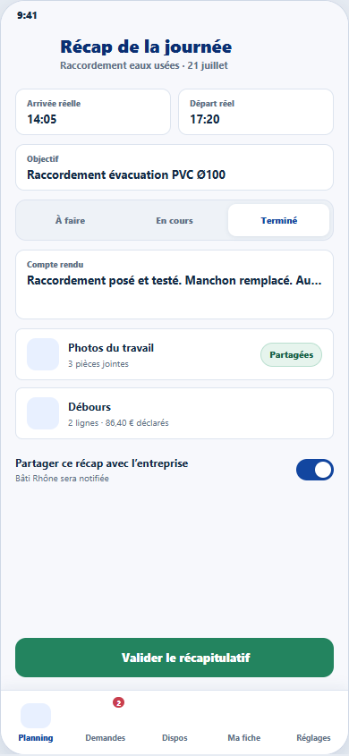 Écran mobile du compte rendu de mission avec horaires, statut, photos et informations terrain
